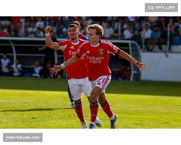 19岁新星斯密特荷甲贡献2球4助攻 引多家欧洲豪门关注